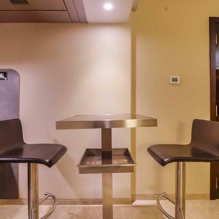 Sai Palace Grand, Malad Bombaj Zewnętrze zdjęcie
