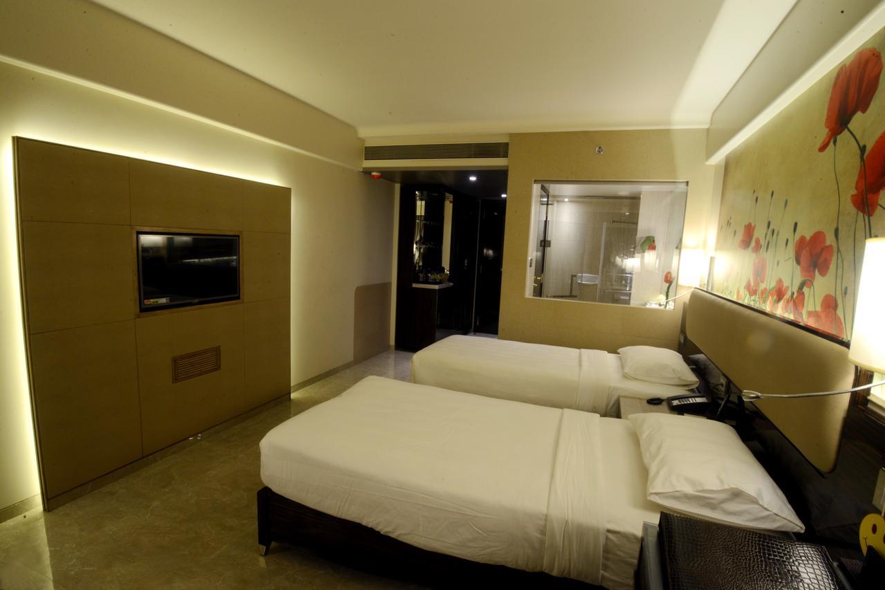 Sai Palace Grand, Malad Bombaj Zewnętrze zdjęcie