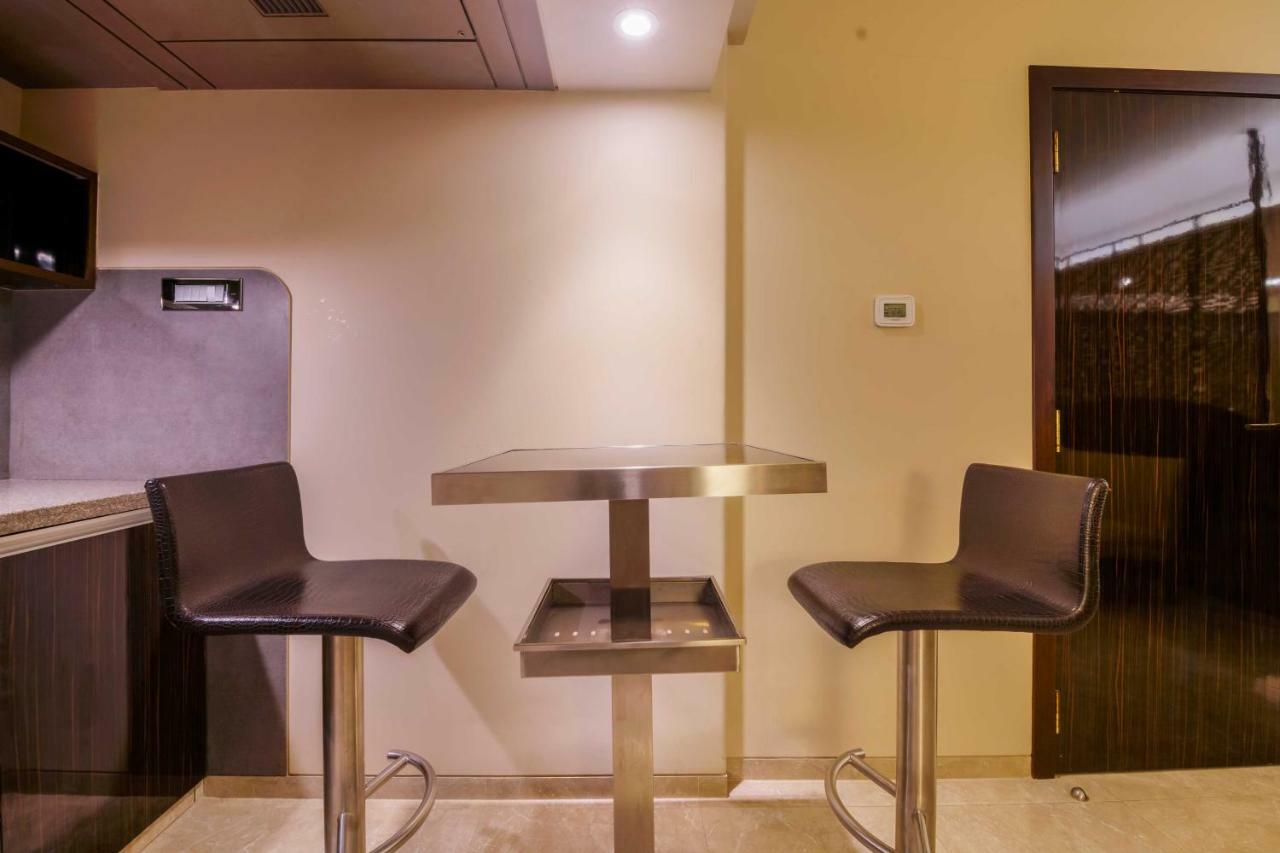 Sai Palace Grand, Malad Bombaj Zewnętrze zdjęcie