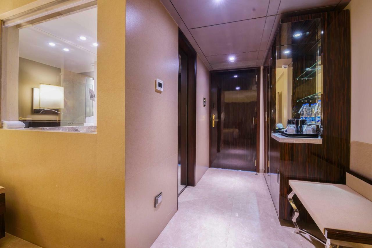 Sai Palace Grand, Malad Bombaj Zewnętrze zdjęcie