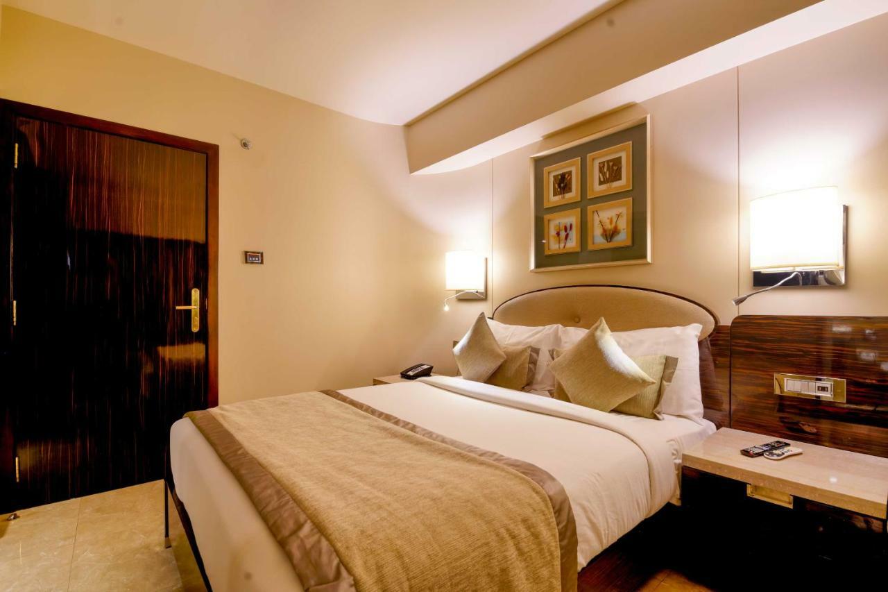 Sai Palace Grand, Malad Bombaj Zewnętrze zdjęcie
